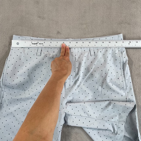 Under Armour Printed Performance Golf Shorts Men 34 Grey Geometric AOP Casual - Picture 5 of 10